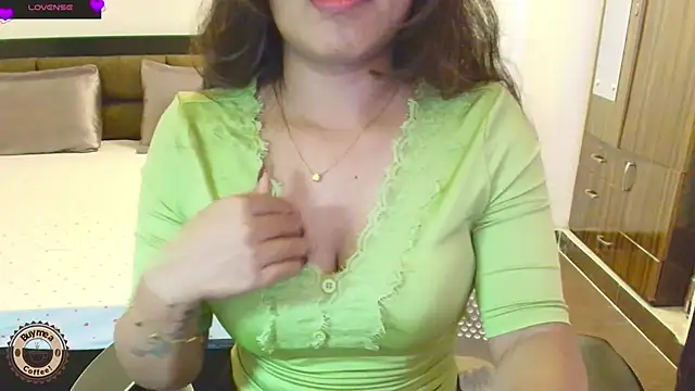 Yara-143 stripchat live cam model