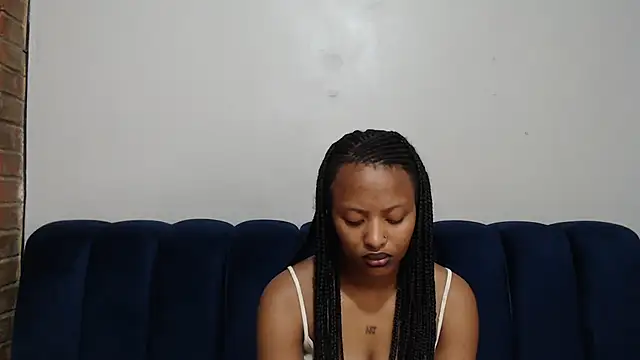 Youngling05 stripchat live cam model