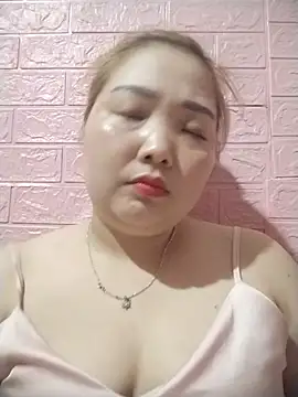 Tindraa1 stripchat live cam model