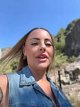 EmaSalis stripchat live cam model