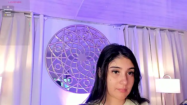Belliinda_21 stripchat live cam model
