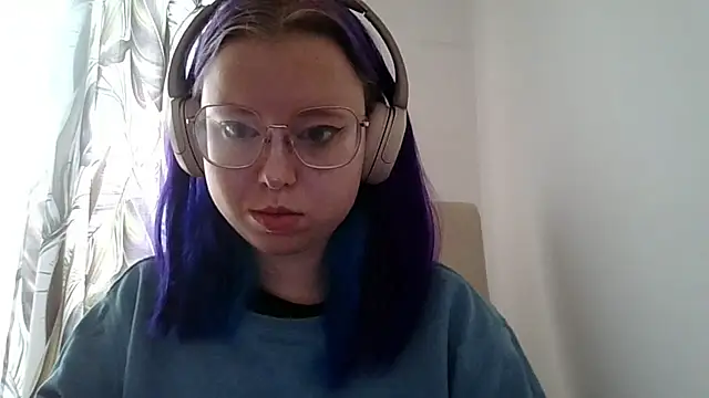 MaddieTeen stripchat live cam model