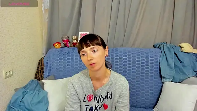TayanaJons stripchat live cam model