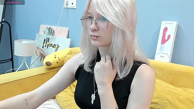 Nika-Smith stripchat live cam model
