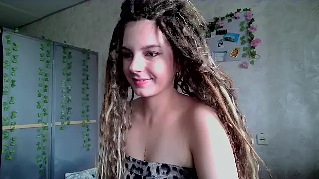 EvaShinee stripchat live cam model