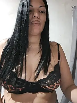 Paulitta- stripchat live cam model