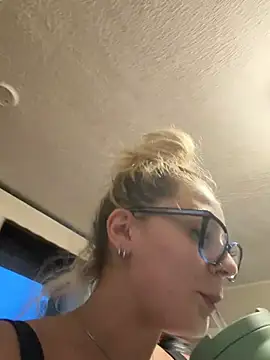 SalemAlexiss stripchat live cam model