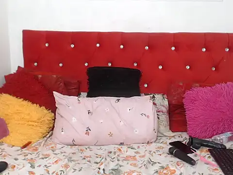 HornySnowie stripchat live cam model