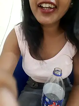 Navya6879 stripchat live cam model