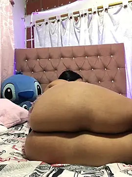 Rachellcooperrr stripchat live cam model