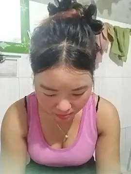 lylylove stripchat live cam model