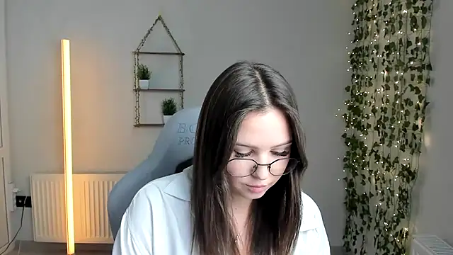 Regina_cute_ stripchat live cam model