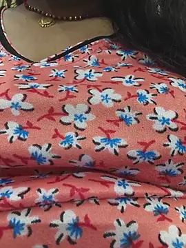 CrispyBHABHI stripchat live cam model