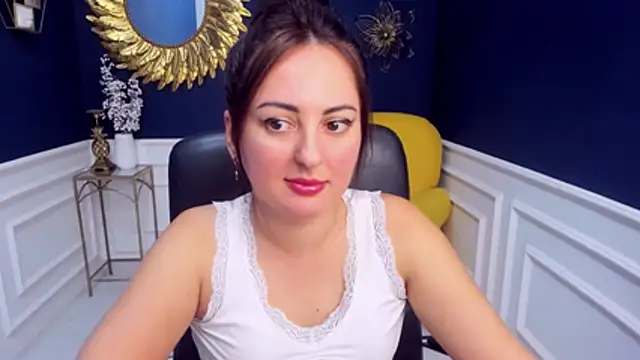NoraSimons stripchat live cam model