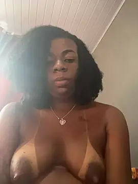 Priihmedeiros stripchat live cam model