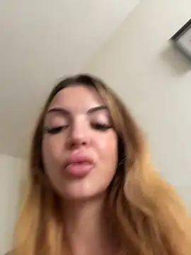 Carlafeet stripchat live cam model