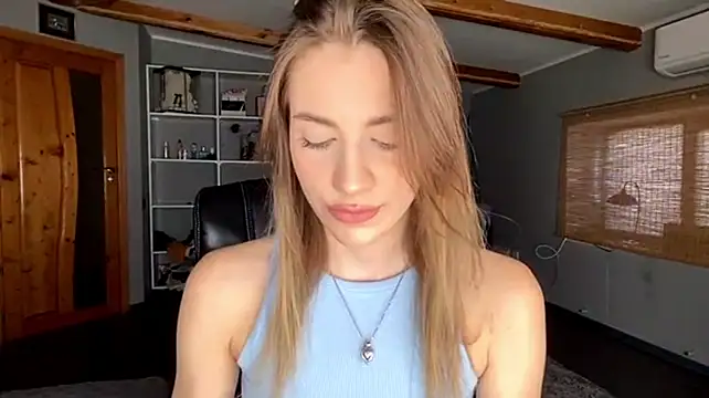 simmisweet stripchat live cam model