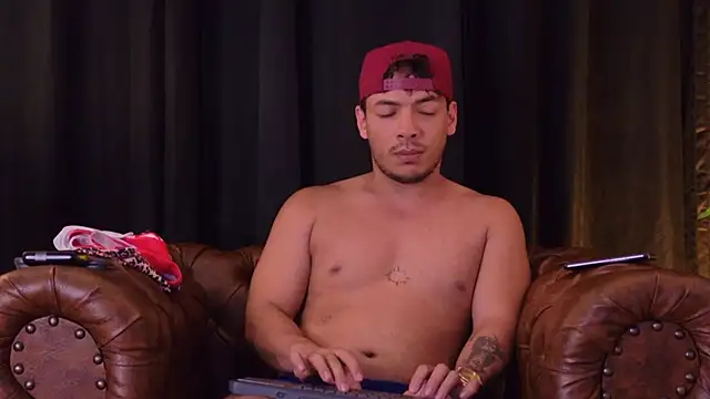 OliverWyse stripchat live cam model