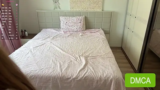 JuliaPierce stripchat live cam model