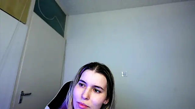 ShyHotNerd stripchat live cam model