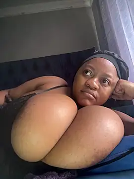 Chubbykarisma27 stripchat live cam model