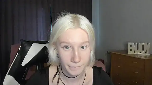 EnigmaSee stripchat live cam model