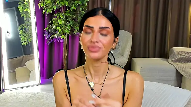 BrainyBelle stripchat live cam model