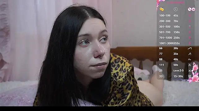 Miaisbeeach stripchat live cam model