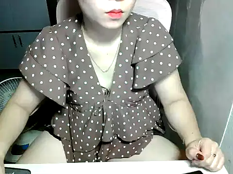 lulu-786 stripchat live cam model