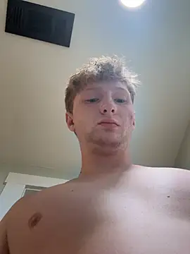 Novvikk88 stripchat live cam model