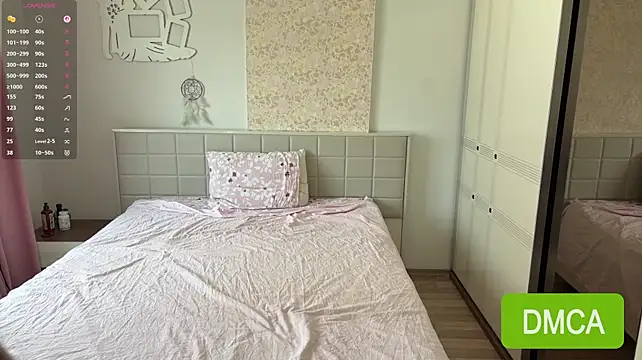 JuliaPierce stripchat live cam model