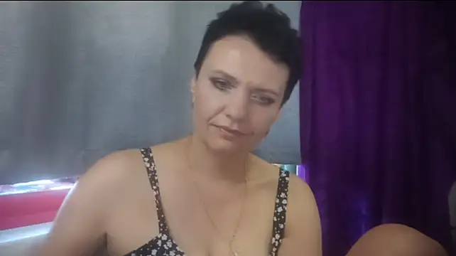 HotMamaQueen234 stripchat live cam model