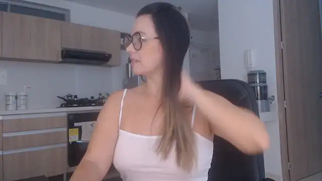 LovePaula stripchat live cam model
