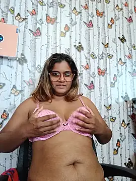 indianstrawberrylips4u stripchat live cam model