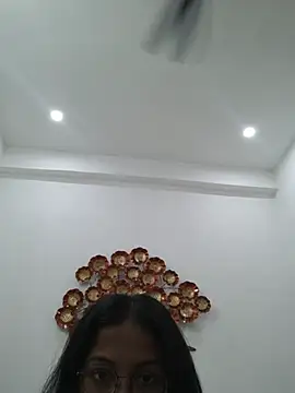 hottydisha stripchat live cam model