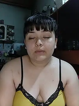 Luu_19 stripchat live cam model