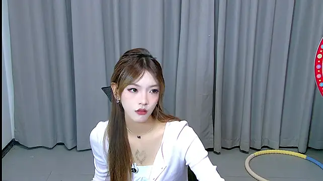 RunYan-888 stripchat live cam model