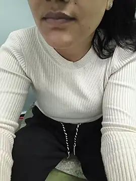pallvi123 stripchat live cam model