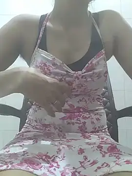 hotyniya stripchat live cam model