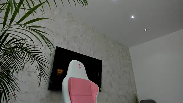 Yanna_miana stripchat live cam model