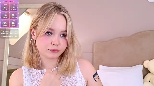 ElaraVance stripchat live cam model