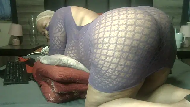 Fat-Flatty-AssMommy stripchat live cam model