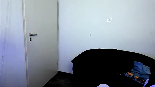 ShyHotNerd stripchat live cam model