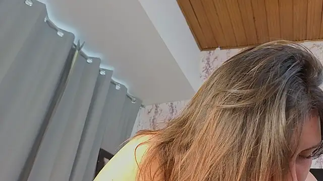 Larissa_Antonella stripchat live cam model