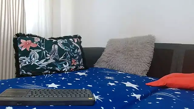 Erii18 stripchat live cam model
