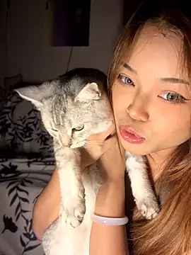 Toffee-00 stripchat live cam model