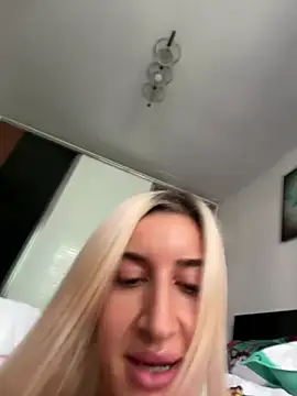CarlaDesire stripchat live cam model