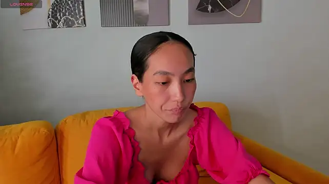 FlirtyAura stripchat live cam model