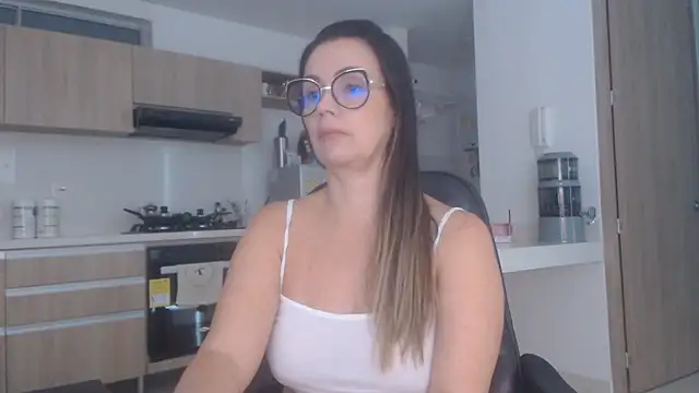 LovePaula stripchat live cam model