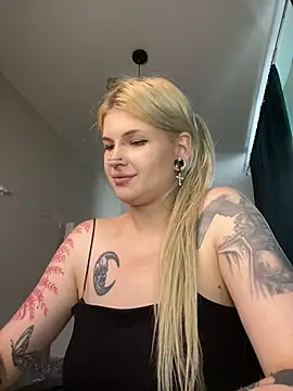DriveThruCiri stripchat live cam model